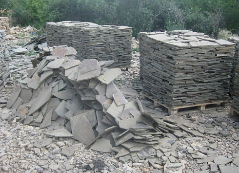 Kamenclub.ru: Песчаник пластушка серо-зеленый (1,5 см)  купить в Москве плитняк - пластушка серо-зеленый, серый, зеленый пластушка рваная ландшафтная колотая 10200 руб/м3   фото КАМЕНЬ КЛУБ