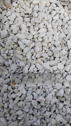 Kamenclub.ru: Мраморная крошка, щебень, цвет-белый, фр. 5-10 мм.  купить в Москве мрамор белый, айвори, молочный мраморная каменная крошка ландшафтная 12000 руб/т   фото КАМЕНЬ КЛУБ