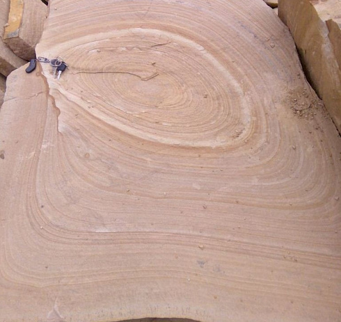 Kamenclub.ru: Форматный камень (плаха) пошаговая дорожка от 70-150 см (4 -12 см)  купить в Москве плитняк  форматный плаха желтый песчаник 9 000 руб/т   фото КАМЕНЬ КЛУБ