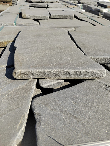 Kamenclub.ru: Песчаник галтованный для облицовки (фр. 2-5 см)  купить в Москве песчник рыжий желтый серый песчаник окатанный речной 6 000 руб/т   фото КАМЕНЬ КЛУБ