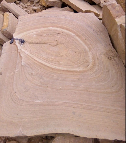 Kamenclub.ru: Форматный камень (плаха) пошаговая дорожка от 70-150 см (4 -12 см)  купить в Москве плитняк  форматный плаха желтый песчаник 9 000 руб/т   фото КАМЕНЬ КЛУБ