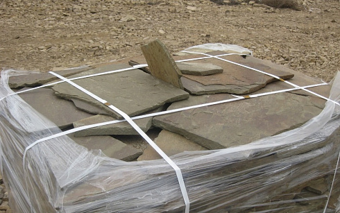 Kamenclub.ru: Песчаник пластушка серо-зеленый (1,5 см)  купить в Москве плитняк - пластушка серо-зеленый, серый, зеленый пластушка рваная ландшафтная колотая 10200 руб/м3   фото КАМЕНЬ КЛУБ