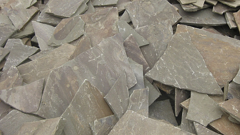 Kamenclub.ru: Песчаник пластушка серо-зеленый (1,5 см)  купить в Москве плитняк - пластушка серо-зеленый, серый, зеленый пластушка рваная ландшафтная колотая 10200 руб/м3   фото КАМЕНЬ КЛУБ