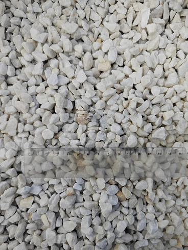 Kamenclub.ru: Мраморная крошка, щебень, цвет-белый, фр. 5-10 мм.  купить в Москве мрамор белый, айвори, молочный мраморная каменная крошка ландшафтная 12000 руб/т   фото КАМЕНЬ КЛУБ