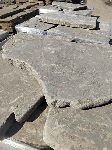 Kamenclub.ru: Песчаник галтованный для облицовки (фр. 2-5 см)  купить в Москве песчник рыжий желтый серый песчаник окатанный речной 6 000 руб/т   фото КАМЕНЬ КЛУБ