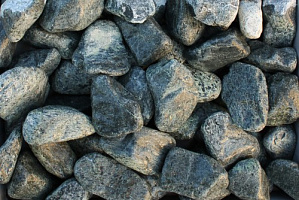 Kamenclub.ru: Щебень галтованный зеленый (змеевик) фр. 50-100 мм.  купить в Москве галтовка мраморная зеленый, салатовый мрамор 12 500 руб/т   фото КАМЕНЬ КЛУБ