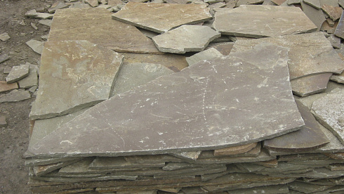 Kamenclub.ru: Песчаник пластушка серо-зеленый (1,5 см)  купить в Москве плитняк - пластушка серо-зеленый, серый, зеленый пластушка рваная ландшафтная колотая 10200 руб/м3   фото КАМЕНЬ КЛУБ