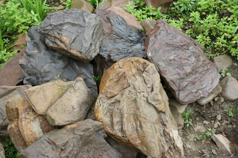 Kamenclub.ru: Песчаник декоративный ландшафтный (фр. 300-500 мм)  купить в Москве песчаник желтый рыжий серый зеленый валун речной окатанный природный песчаника 4 500 руб/т   фото КАМЕНЬ КЛУБ