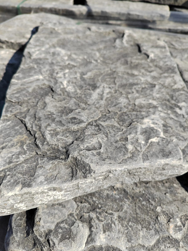 Kamenclub.ru: Песчаник галтованный для облицовки (фр. 2-5 см)  купить в Москве песчник рыжий желтый серый песчаник окатанный речной 6 000 руб/т   фото КАМЕНЬ КЛУБ