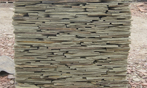 Kamenclub.ru: Песчаник пластушка серо-зеленый (1,5 см)  купить в Москве плитняк - пластушка серо-зеленый, серый, зеленый пластушка рваная ландшафтная колотая 10200 руб/м3   фото КАМЕНЬ КЛУБ